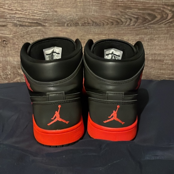Jordan 1 Retro Mid_Black infrared-Sz-9.5-Released 2014 - Picture 9 of 11